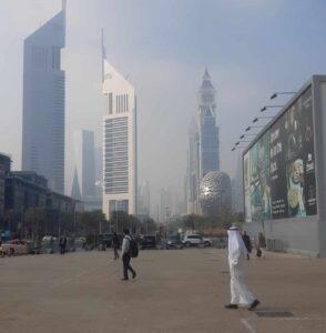 World Trade Center Дубай: Как часть ДМКВЦ, этот знаменитый комплекс является сердцем деловой активности Дубая. Он не только предлагает пространства для выставок, но и включает в себя множество офисных зданий, гостиниц и ресторанов.